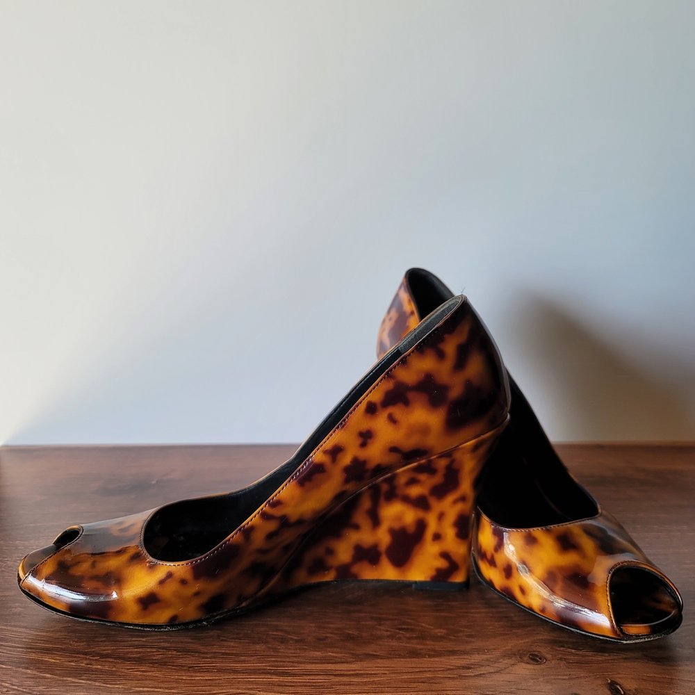 Gucci Women's Tortoiseshell Peep Toe Wedges - Picture 2 of 9